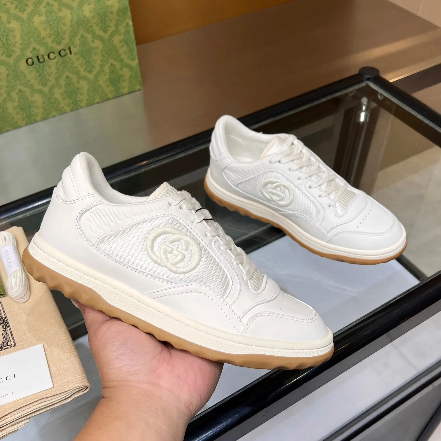 👟👟Ex-factory price 520👟👟 Top version, full styling effect, instant sales of the common practice of soft treading in the market, 💣💣💣Gucci2023 early spring Gucci G home latest hot style MAC80 sports shoes couple style casual retro distressed dirty shoes small dirty shoes small white shoes🌸🌸🌸 original purchase and development Production Gucci MAC80 new hot-selling series. The exquisite and compact interlocking double G logo romantically interprets the aesthetic concept of this series. Made of off-white leather, ▪️Material: original customized imported first-layer cowhide ▪️Inner lining: original customized imported breathable mesh ▪️Outsole: original molded two-color TPU outsole ▪️Sole thickness: 3CM ▪️Size: women's 35-40 / men's 39-45